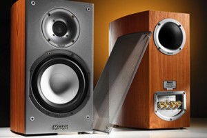 Маленький Magnat Quantum 653