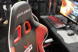 Dxracer OH/FD01/NB - кресло для турниров мировых масштабов