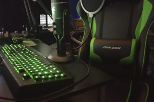 Dxracer OH/KF57/NE – зеленый геймерский трон