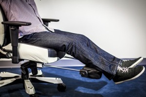 Dxracer OH/CS120/N/FT – новинка с подставкой для ног